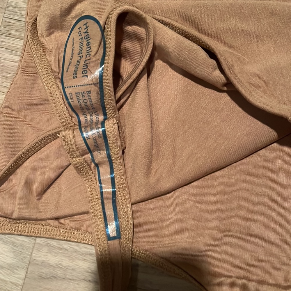 Good American Tan One-Shoulder Bodysuit - Picture 3 of 4